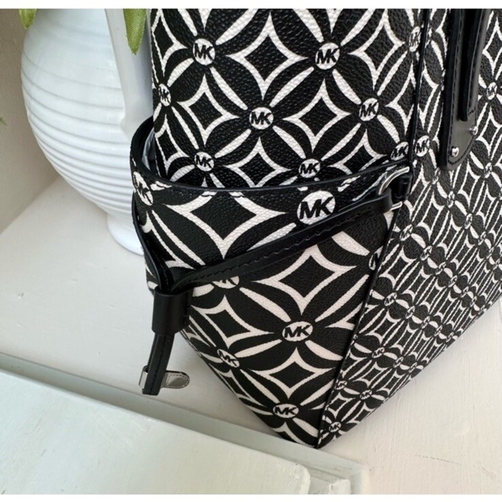 NWT Michael Kors Voyager East West Tote • Black‎ White New With Tags RARE beauty - Picture 4 of 13